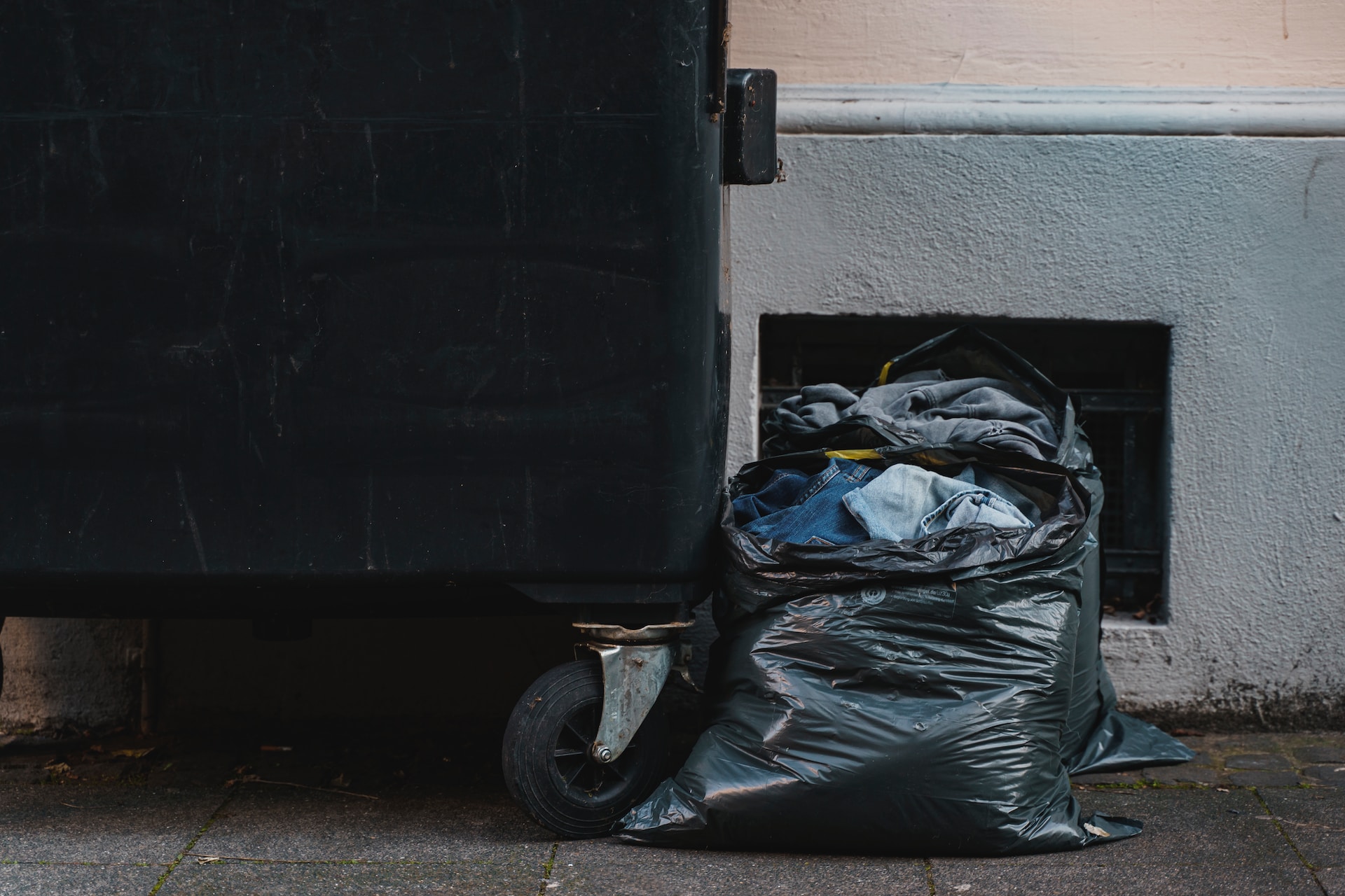 Image of a full bin bag